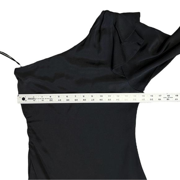 DIANE von FURSTENBERG Cobb One Shoulder Dress sz 2 Stretchy Silk Blend LBD Short - Picture 7 of 12